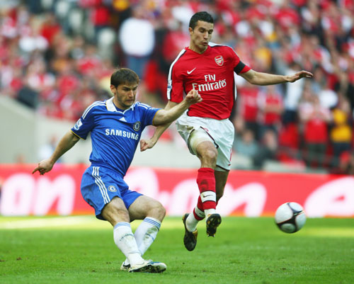 远在迈阿密心系罗马，托蒂和坎德拉用手机观看老东家焦点大战（身在迈阿密心在罗马，托蒂与坎德拉拿手机观看老东家焦点战）