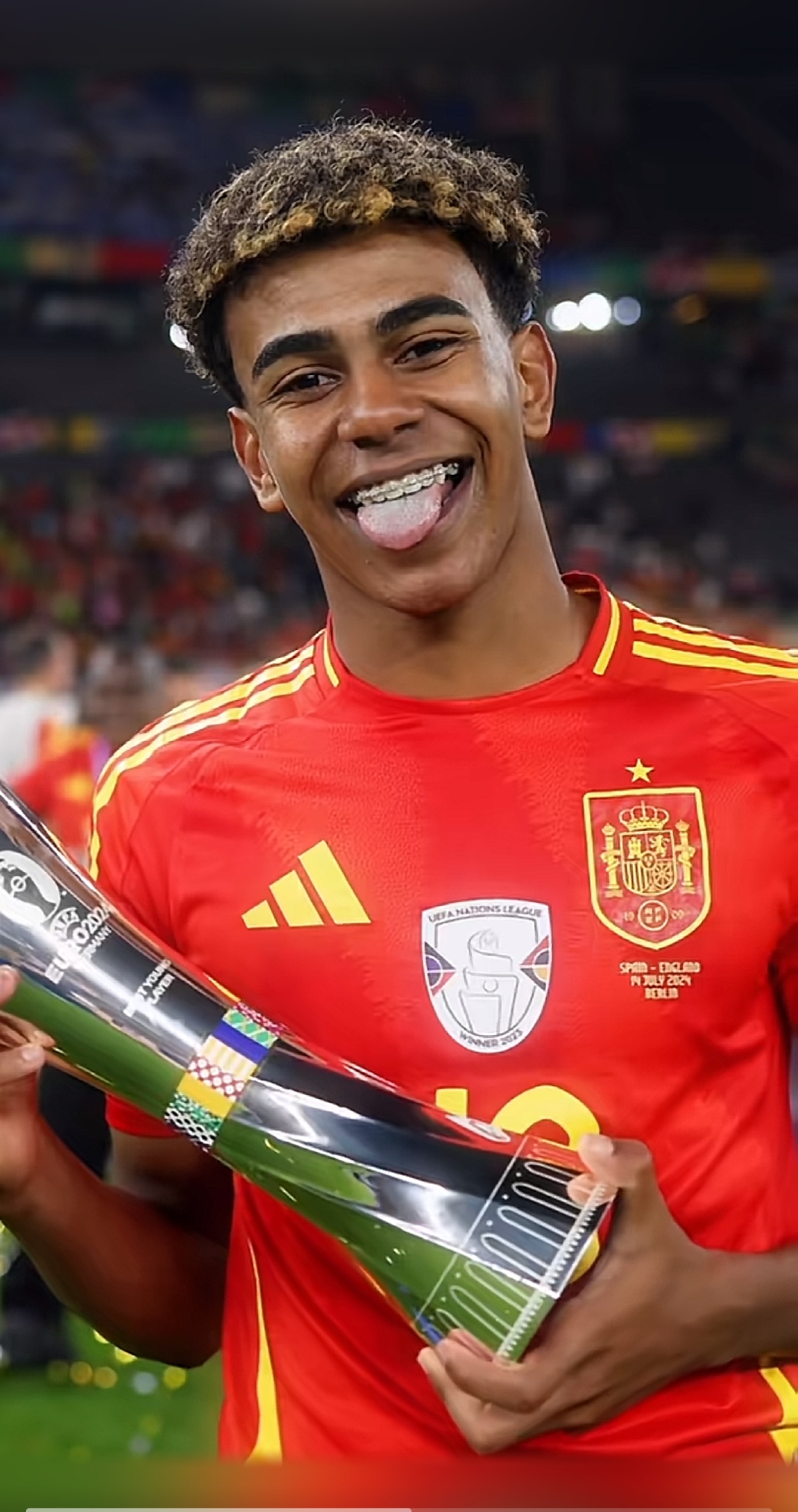 帕奎塔被警告但避免因异议而被延长禁赛——球场风波背后的故事（因异议遭警告，帕奎塔仍免追加禁赛：球场争议始末）