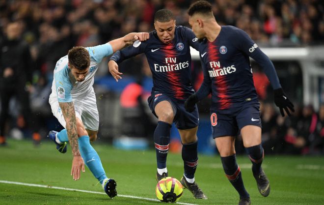 摩纳哥球迷因对球队不满而集体沉默，加拉塔萨雷反享受欢呼（摩纳哥球迷以沉默表达不满，加拉塔萨雷收获热烈欢呼）